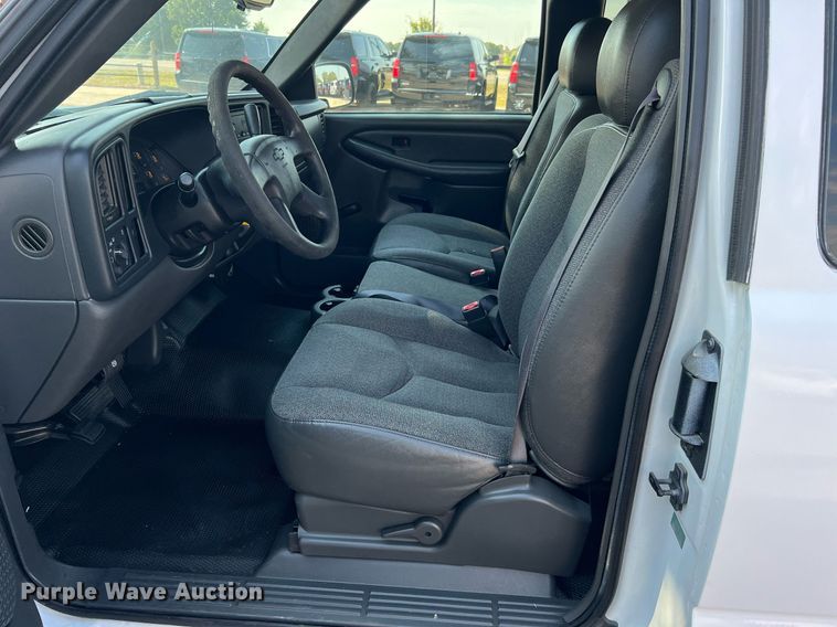 image for item LF9494 2003 Chevrolet Silverado 1500  Ext. Cab pickup truck