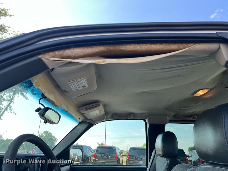 image for item LF9494 2003 Chevrolet Silverado 1500  Ext. Cab pickup truck