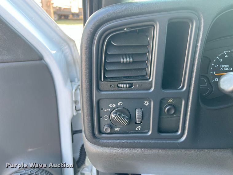 image for item LF9494 2003 Chevrolet Silverado 1500  Ext. Cab pickup truck