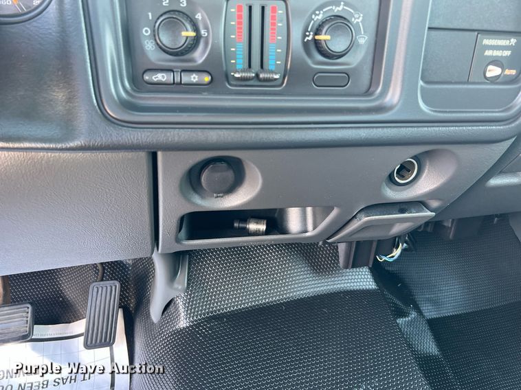 image for item LF9494 2003 Chevrolet Silverado 1500  Ext. Cab pickup truck