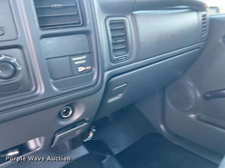 image for item LF9494 2003 Chevrolet Silverado 1500  Ext. Cab pickup truck