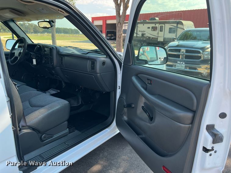 image for item LF9494 2003 Chevrolet Silverado 1500  Ext. Cab pickup truck