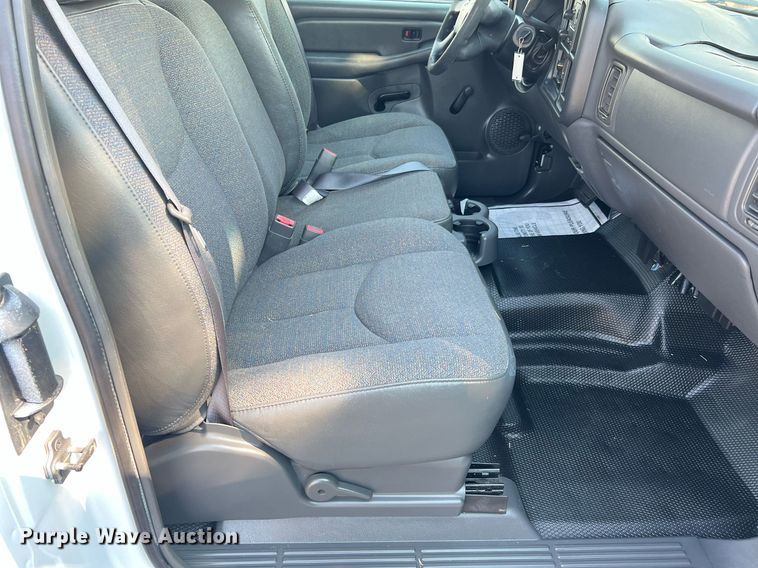 image for item LF9494 2003 Chevrolet Silverado 1500  Ext. Cab pickup truck