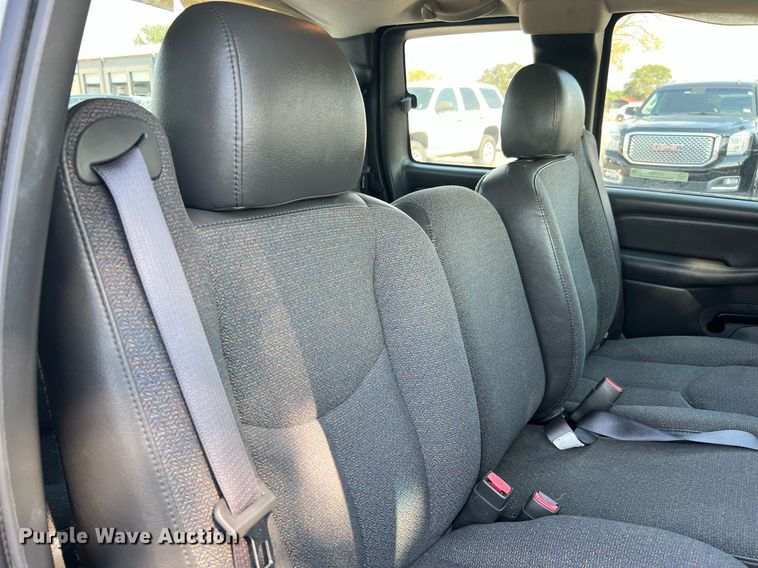 image for item LF9494 2003 Chevrolet Silverado 1500  Ext. Cab pickup truck