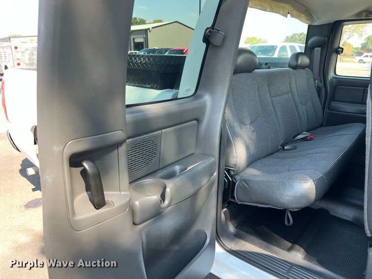 image for item LF9494 2003 Chevrolet Silverado 1500  Ext. Cab pickup truck