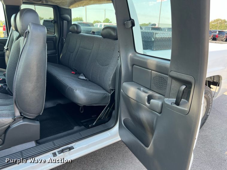 image for item LF9494 2003 Chevrolet Silverado 1500  Ext. Cab pickup truck