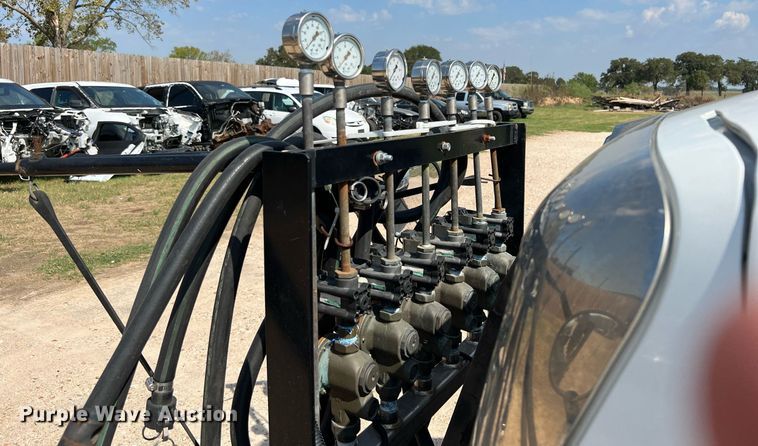 image for item LF9495 2006 International 4200  applicator truck