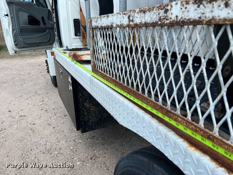 image for item LF9495 2006 International 4200  applicator truck