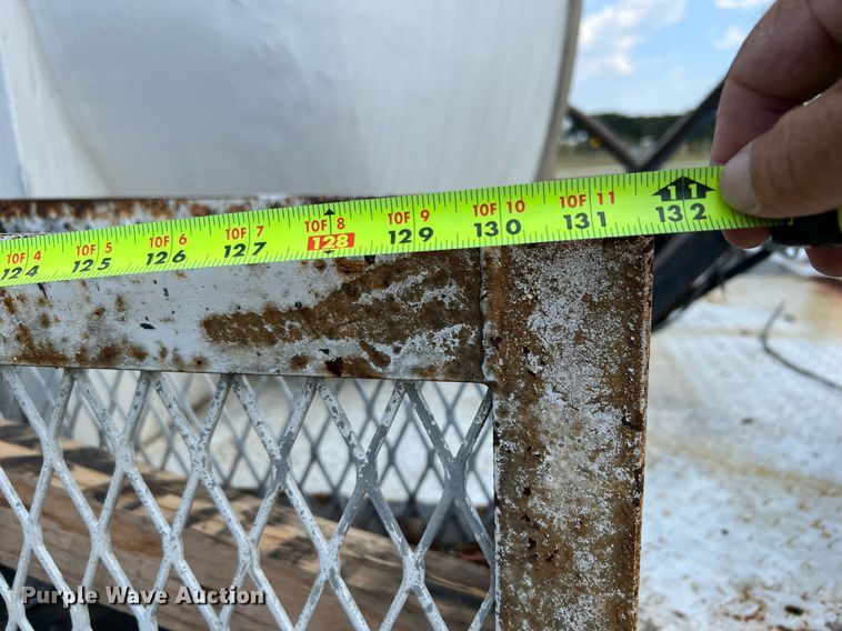 image for item LF9495 2006 International 4200  applicator truck