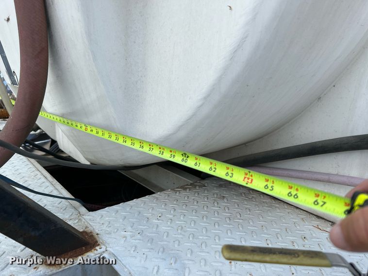 image for item LF9495 2006 International 4200  applicator truck