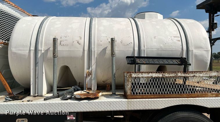 image for item LF9495 2006 International 4200  applicator truck