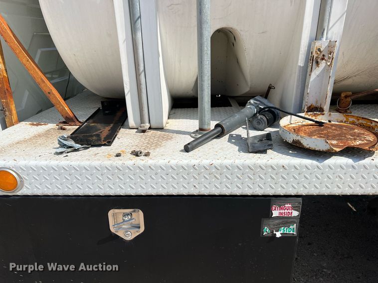 image for item LF9495 2006 International 4200  applicator truck