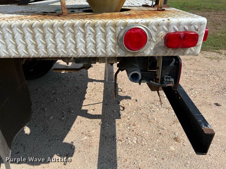 image for item LF9495 2006 International 4200  applicator truck