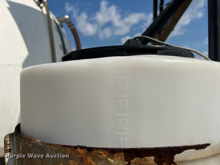 image for item LF9495 2006 International 4200  applicator truck