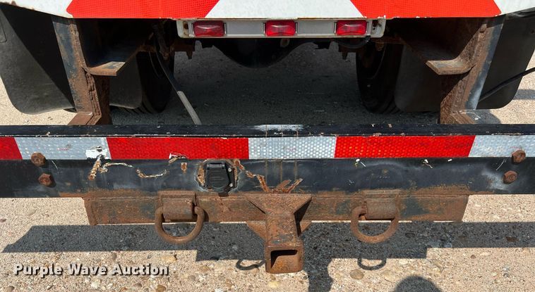 image for item LF9495 2006 International 4200  applicator truck