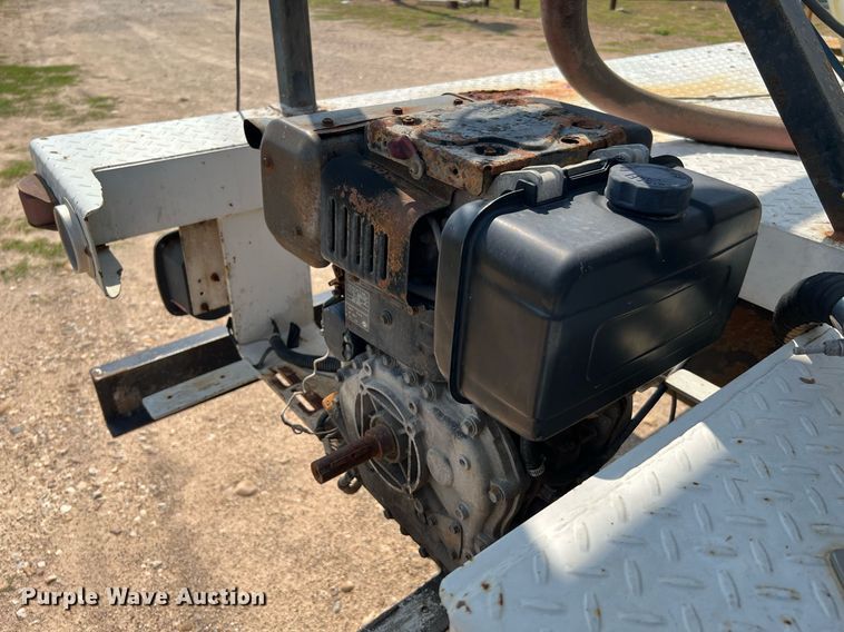 image for item LF9495 2006 International 4200  applicator truck