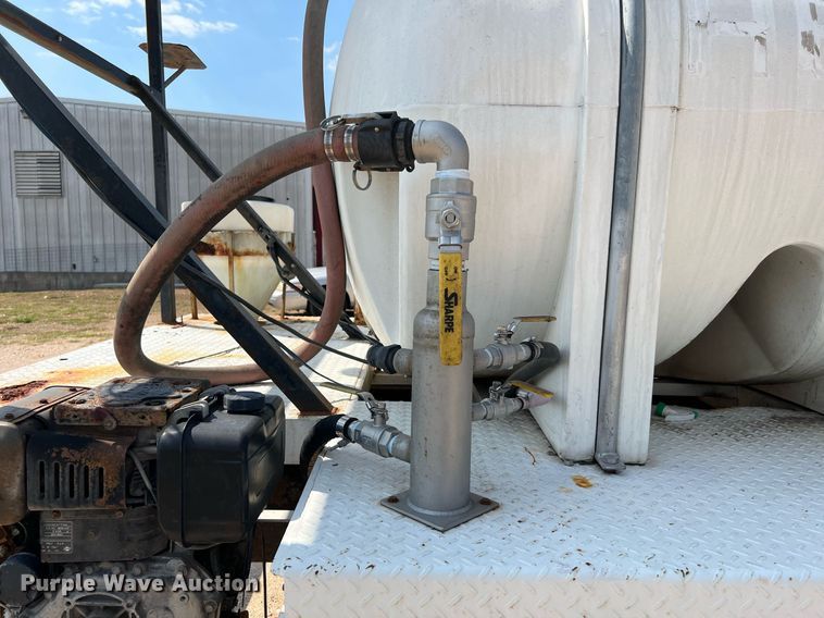 image for item LF9495 2006 International 4200  applicator truck