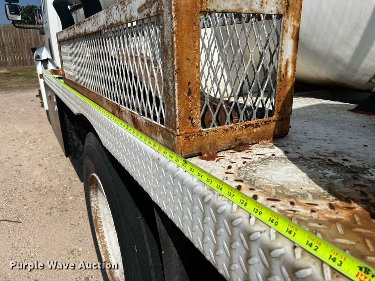 image for item LF9495 2006 International 4200  applicator truck