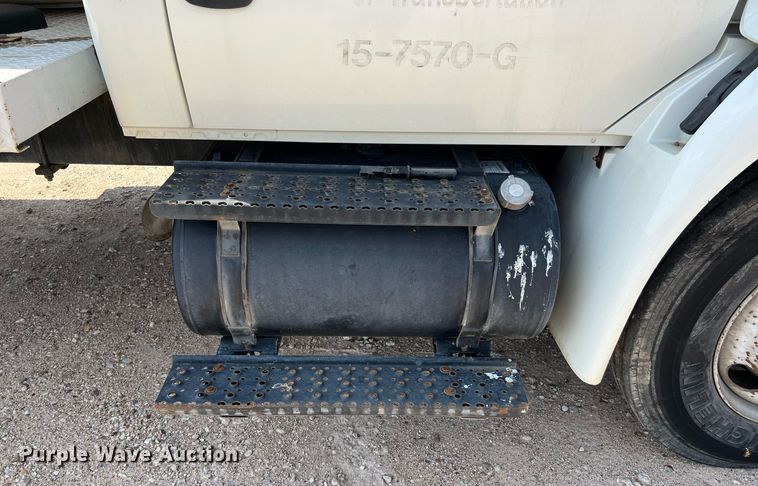 image for item LF9495 2006 International 4200  applicator truck