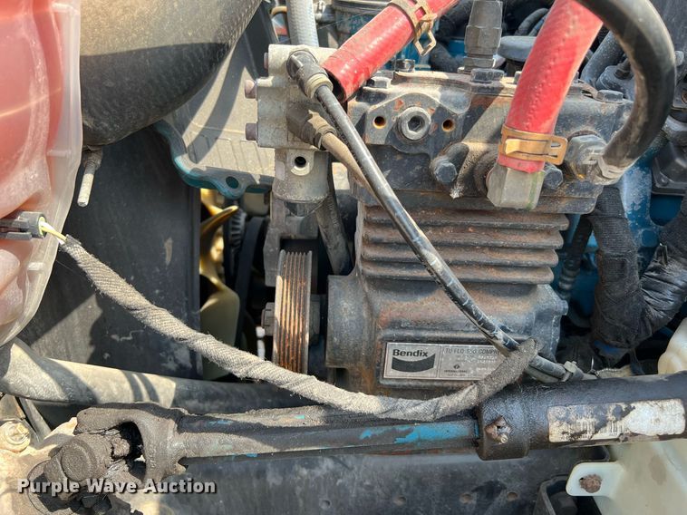 image for item LF9495 2006 International 4200  applicator truck