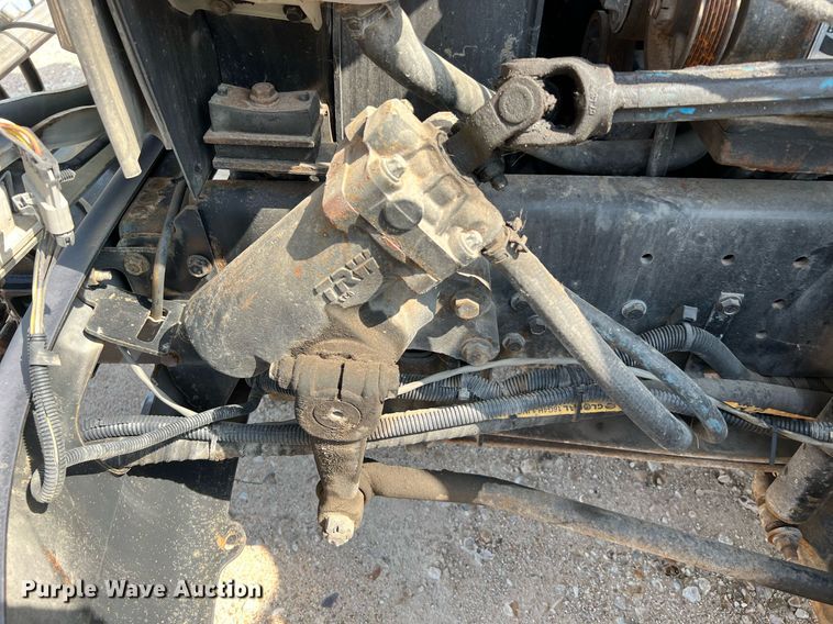 image for item LF9495 2006 International 4200  applicator truck