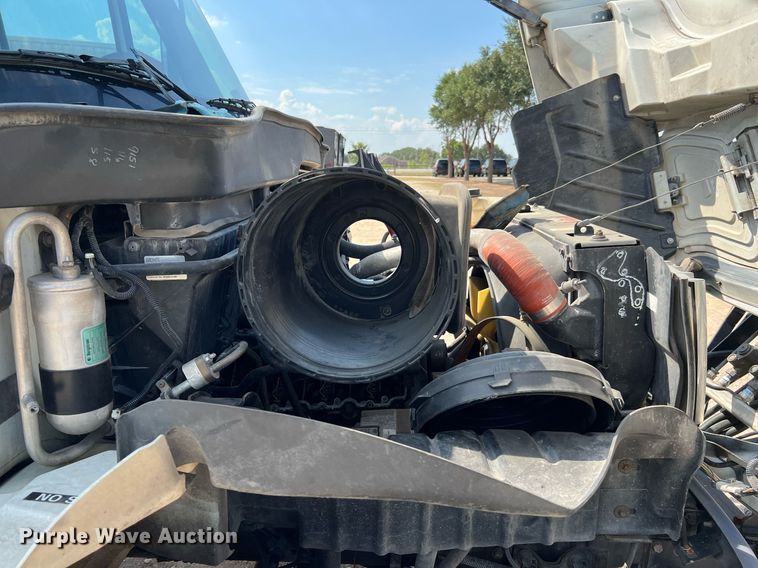 image for item LF9495 2006 International 4200  applicator truck