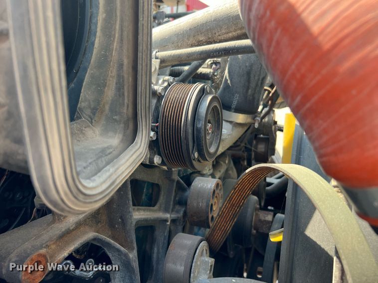 image for item LF9495 2006 International 4200  applicator truck