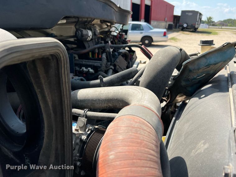 image for item LF9495 2006 International 4200  applicator truck