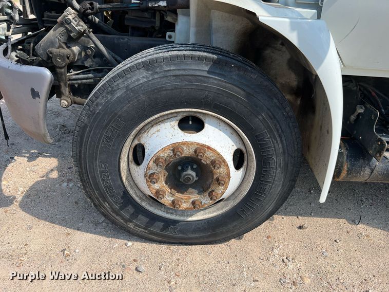 image for item LF9495 2006 International 4200  applicator truck