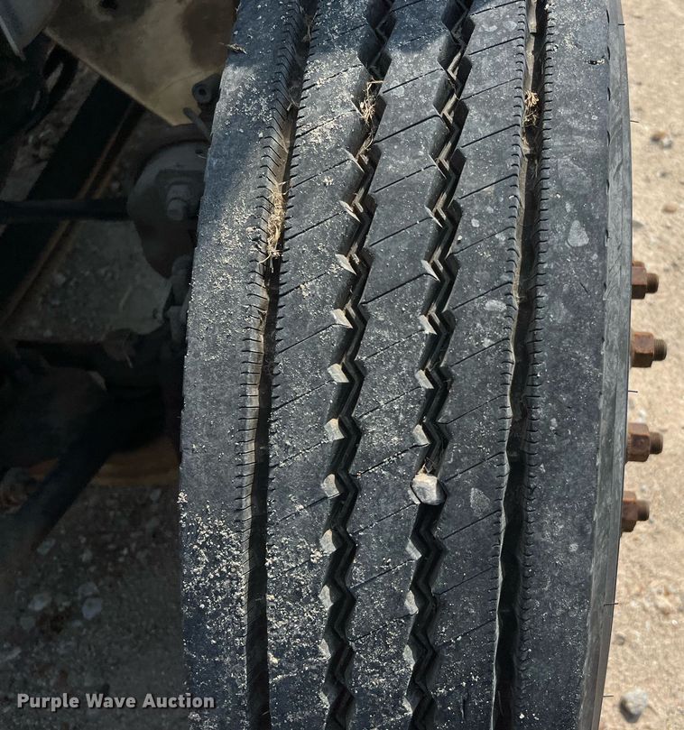 image for item LF9495 2006 International 4200  applicator truck