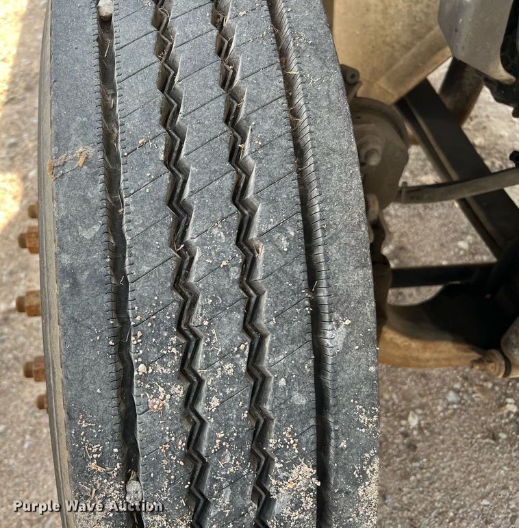 image for item LF9495 2006 International 4200  applicator truck