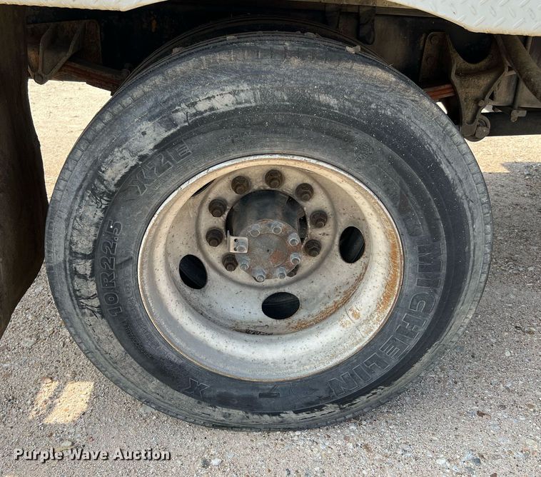 image for item LF9495 2006 International 4200  applicator truck