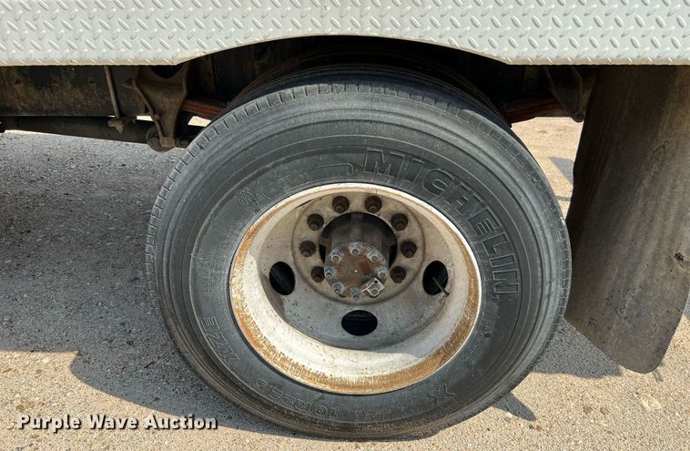 image for item LF9495 2006 International 4200  applicator truck