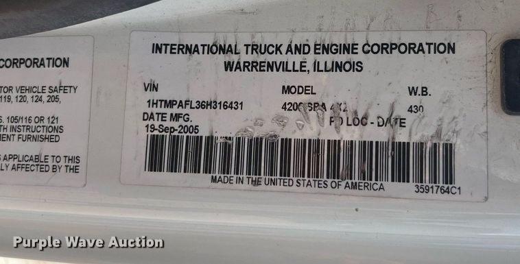 image for item LF9495 2006 International 4200  applicator truck