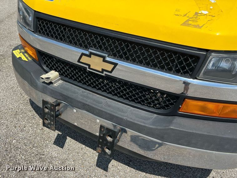 image for item LF9498 2016 Chevrolet Express  shuttle bus