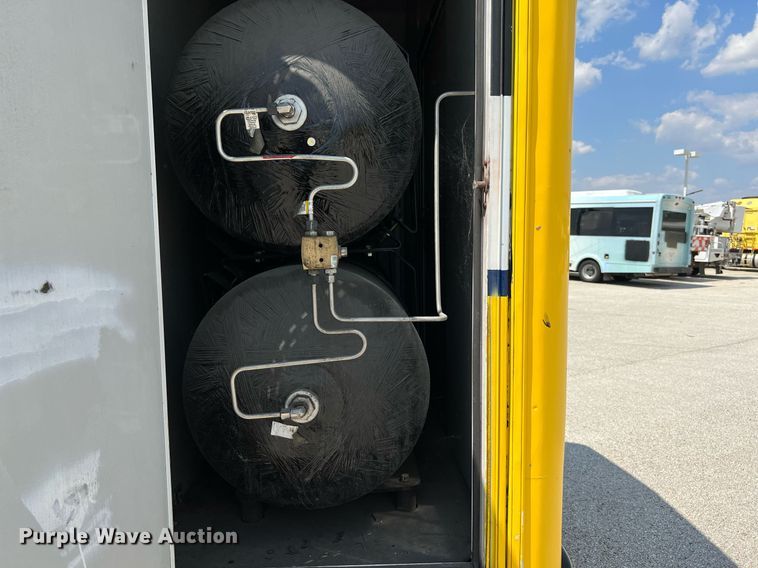 image for item LF9498 2016 Chevrolet Express  shuttle bus