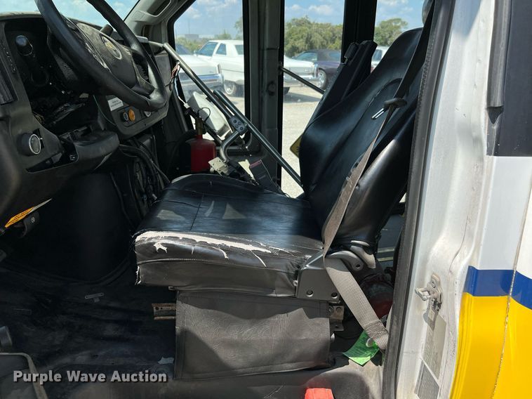 image for item LF9498 2016 Chevrolet Express  shuttle bus