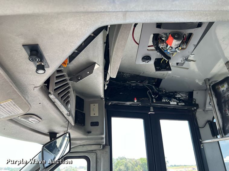 image for item LF9498 2016 Chevrolet Express  shuttle bus