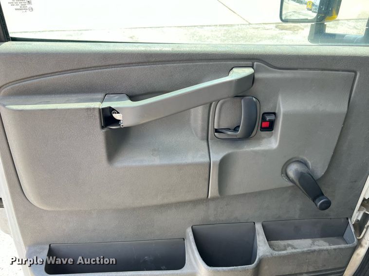 image for item LF9498 2016 Chevrolet Express  shuttle bus