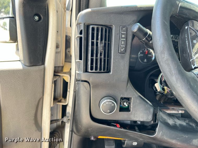 image for item LF9498 2016 Chevrolet Express  shuttle bus