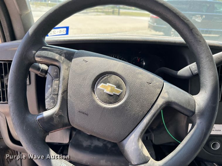 image for item LF9498 2016 Chevrolet Express  shuttle bus