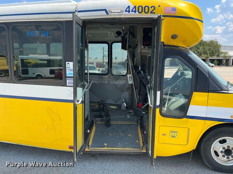 image for item LF9498 2016 Chevrolet Express  shuttle bus