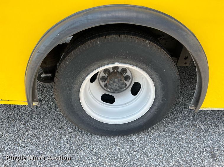 image for item LF9498 2016 Chevrolet Express  shuttle bus