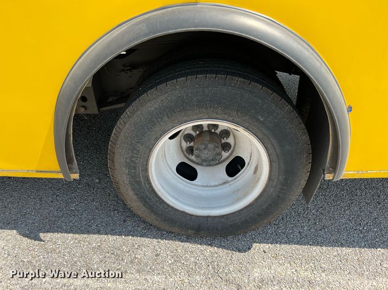 image for item LF9498 2016 Chevrolet Express  shuttle bus