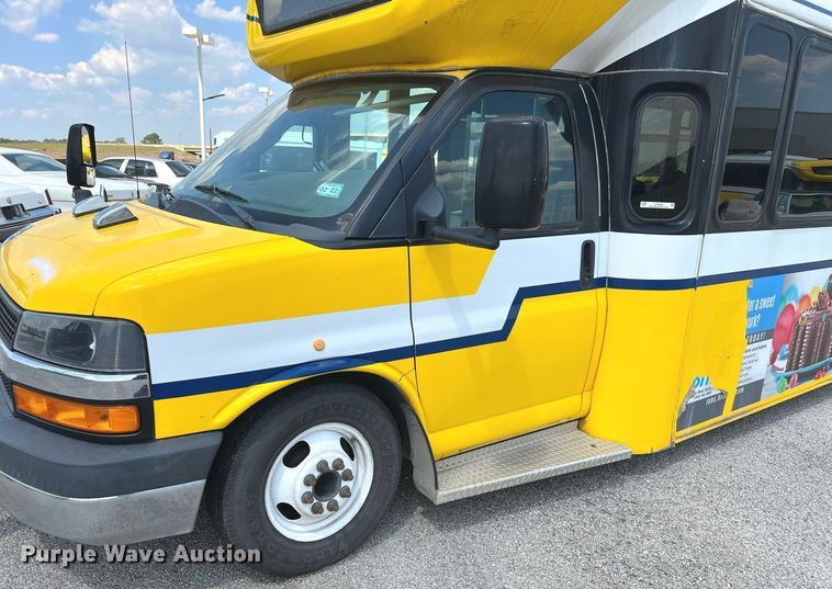 image for item LF9499 2016 Chevrolet Express  shuttle bus