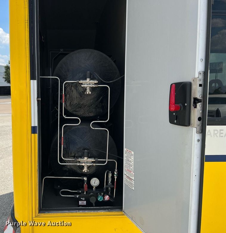 image for item LF9499 2016 Chevrolet Express  shuttle bus