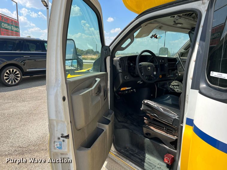 image for item LF9499 2016 Chevrolet Express  shuttle bus