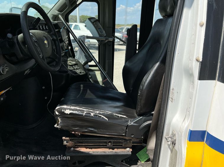 image for item LF9499 2016 Chevrolet Express  shuttle bus