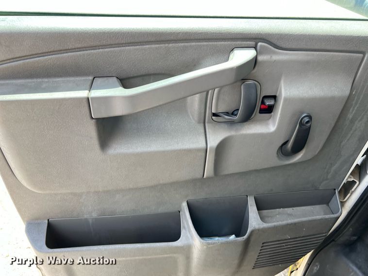 image for item LF9499 2016 Chevrolet Express  shuttle bus