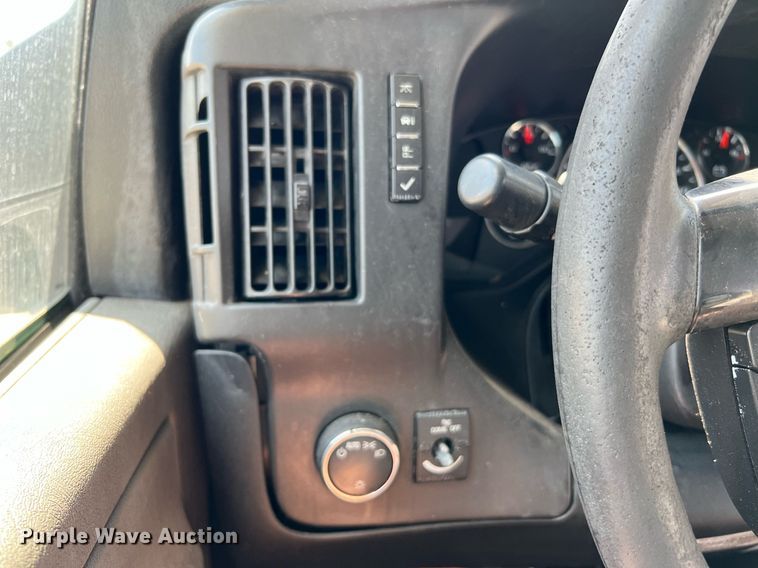 image for item LF9499 2016 Chevrolet Express  shuttle bus